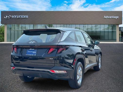 2023 Hyundai TUCSON SE