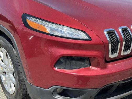 Deep Cherry Red Crystal Pearlcoat 2016 Jeep Cherokee Latitude