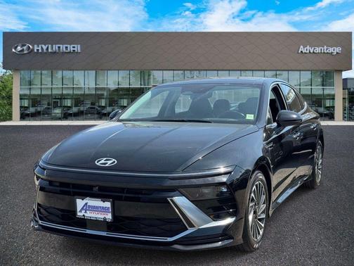 Black 2025 Hyundai SONATA Hybrid Limited
