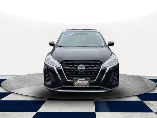 2022 Nissan Kicks SV