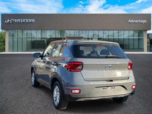 2023 Hyundai VENUE SE