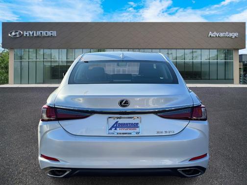 2022 Lexus ES 350 Base