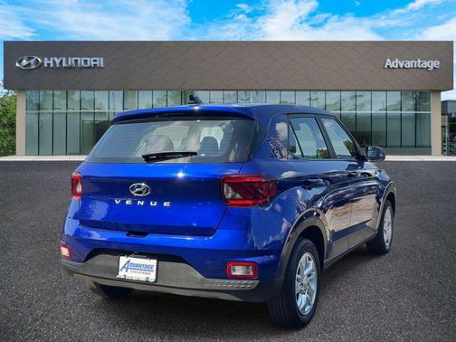 2022 Hyundai VENUE SE