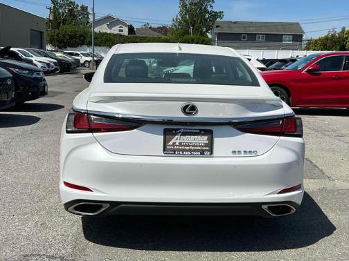 2022 Lexus ES 350 Base