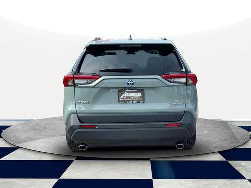2022 Toyota RAV4 Hybrid XLE