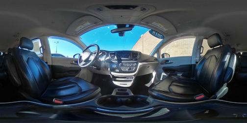 Brilliant Black Crystal Pearlcoat 2018 Chrysler Pacifica Touring-L