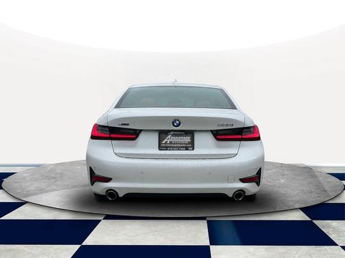 2022 BMW 330 i xDrive