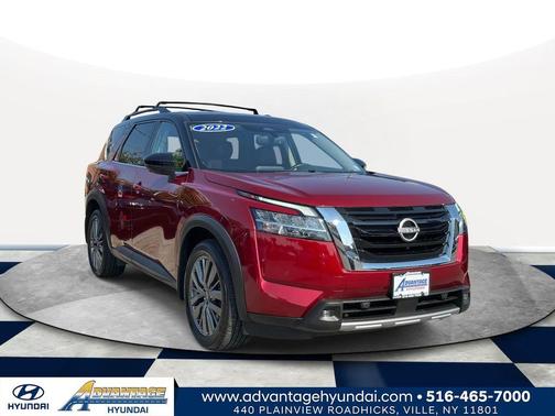 2022 Nissan Pathfinder SL