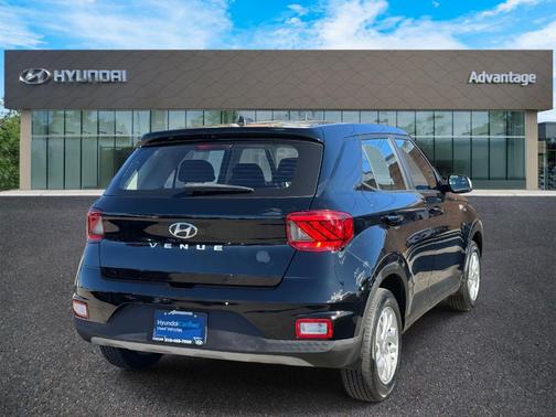 2023 Hyundai VENUE SE