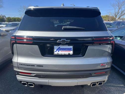 Sterling Gray Metallic 2024 Chevrolet Traverse Z71