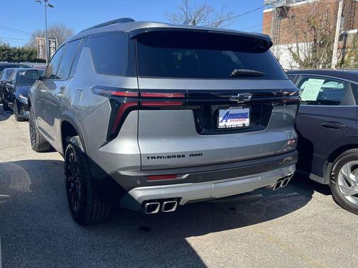 Sterling Gray Metallic 2024 Chevrolet Traverse Z71