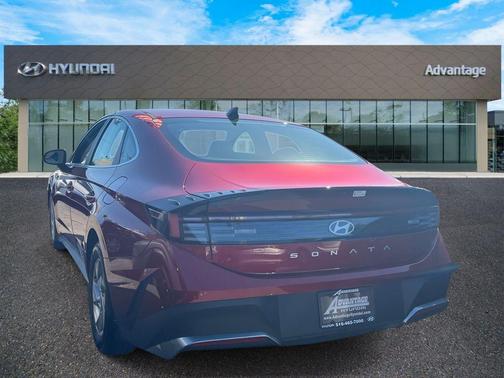 2025 Hyundai SONATA SE