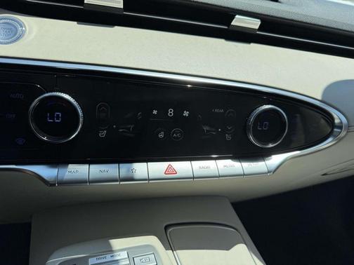 2024 Genesis GV70 2.5T