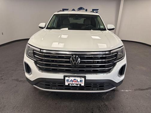 Pure White 2024 Volkswagen Atlas 2.0T SE w/Technology 4MOTION