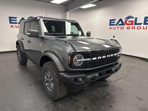 Carbonized Gray Metallic 2025 Ford Bronco Badlands