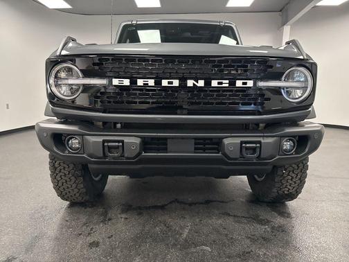 Carbonized Gray Metallic 2025 Ford Bronco Badlands