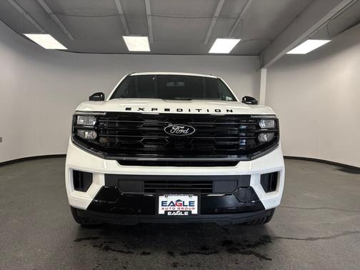 Star White Metallic Tri-Coat 2026 Ford Expedition Max Platinum
