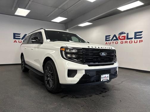 Star White Metallic Tri-Coat 2026 Ford Expedition Max Platinum