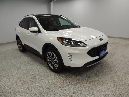 Photo 5 of 11 of 2020 Ford Escape SEL