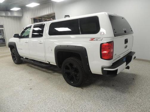 Photo 2 of 9 of 2018 Chevrolet Silverado 1500 LT