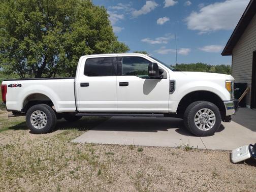 Oxford White 2017 Ford F-250 XLT