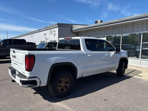 Summit White 2023 GMC Sierra 1500 AT4