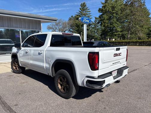 Summit White 2023 GMC Sierra 1500 AT4