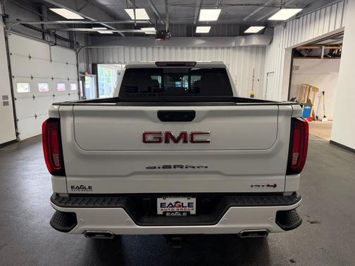 Summit White 2023 GMC Sierra 1500 AT4