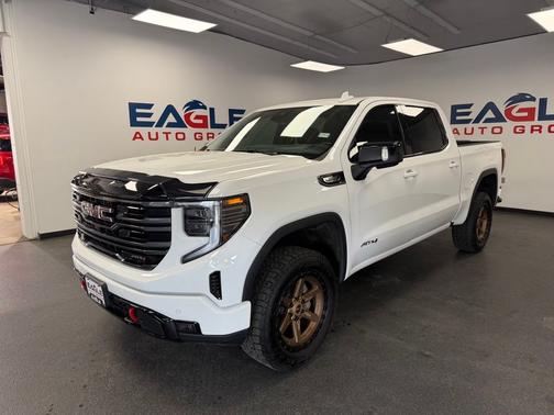 Summit White 2023 GMC Sierra 1500 AT4