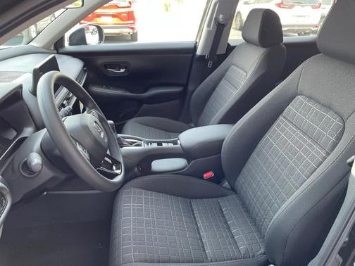 Crystal Black Pearl 2027 Honda HR-V LX