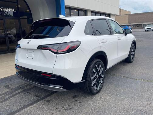 Platinum White Pearl 2027 Honda HR-V EX-L
