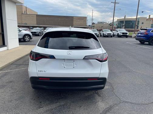Platinum White Pearl 2026 Honda HR-V LX