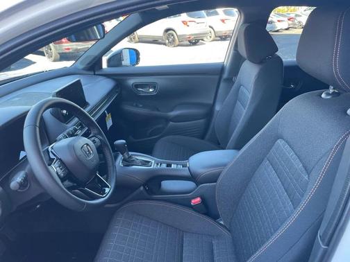 Platinum White Pearl 2026 Honda HR-V AWD Sport