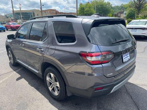 Modern Steel Metallic 2025 Honda Pilot EX-L