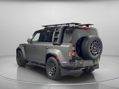 2025 Land Rover Defender P635 OCTA Edition One
