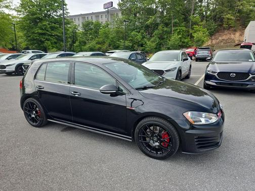 Deep Black Pearl Effect 2016 Volkswagen Golf GTI 2.0T SE w/Performance Package 4-Door