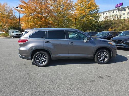 2019 Toyota Highlander 