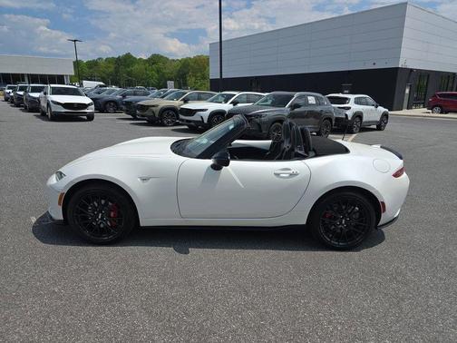 Snowflake White Pearl Mica 2026 Mazda MX-5 Miata