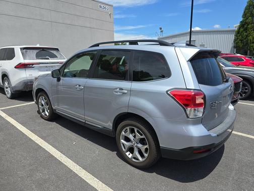 Ice Silver Metallic 2017 Subaru Forester 2.5i Touring
