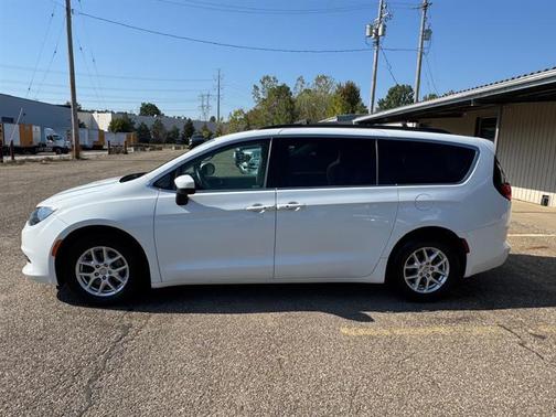 2020 Chrysler Voyager LXI