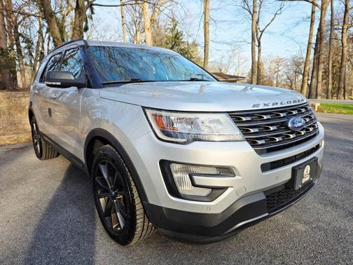 Silver 2017 Ford Explorer XLT