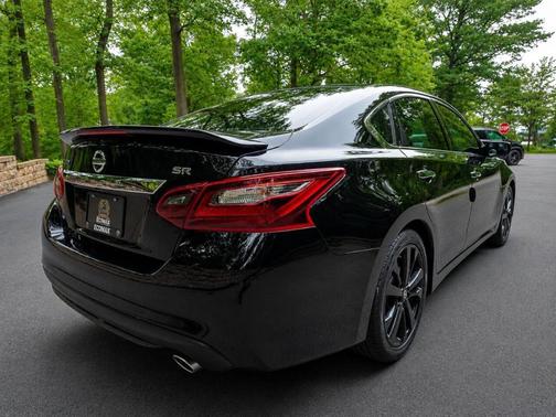 Black 2017 Nissan Altima 2.5 SR