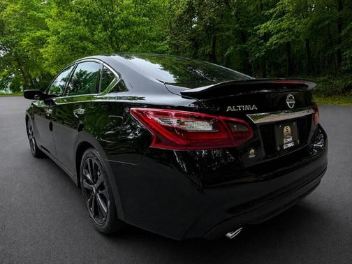 Black 2017 Nissan Altima 2.5 SR