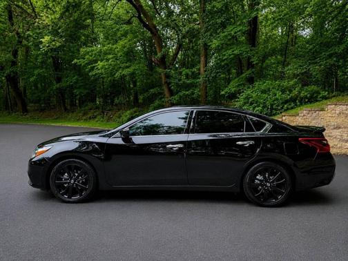Black 2017 Nissan Altima 2.5 SR