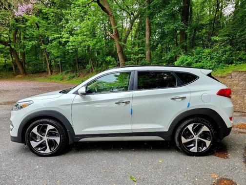 Dazzling White 2018 Hyundai TUCSON Limited