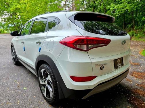 Dazzling White 2018 Hyundai TUCSON Limited