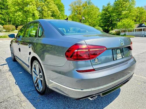 Platinum Gray Metallic 2018 Volkswagen Passat 2.0T R-Line