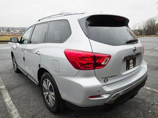 2020 Nissan Pathfinder S