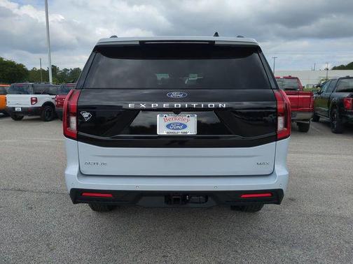 SPACE SILVER METALLIC 2026 Ford Expedition Max Active 4x2