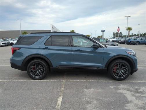 2025 Ford Explorer ST-Line